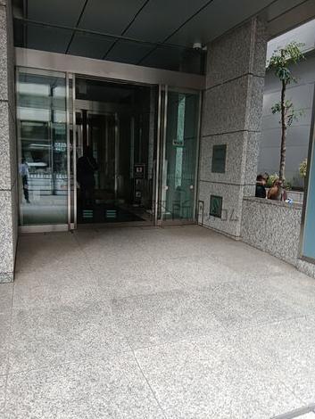 出入口付近