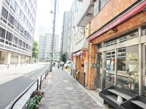 前面道路九段下駅方面