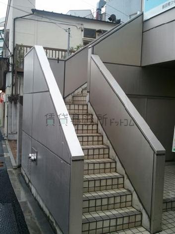 2階に直接つながる階段です