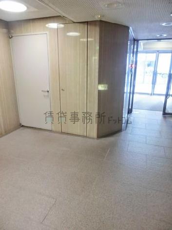明るい石目を使用