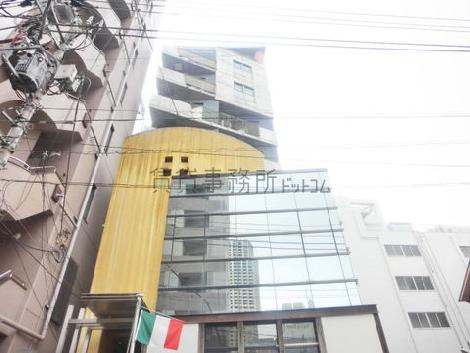 様々な図形が重なったような形状です