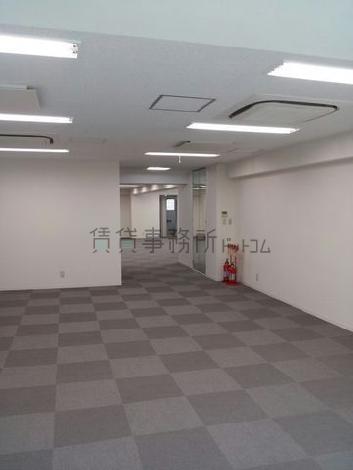京橋中央ビルの室内