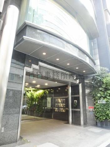 開口部の広い玄関口前