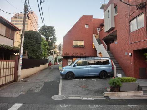 敷地内に駐車場があります