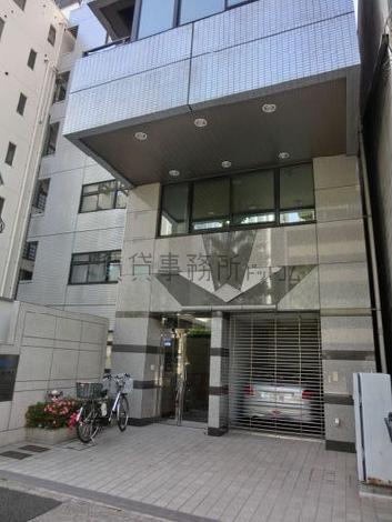 3階部分からせり出しています