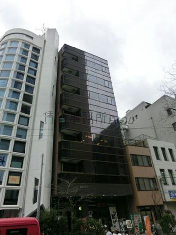 ビル左側からの外観