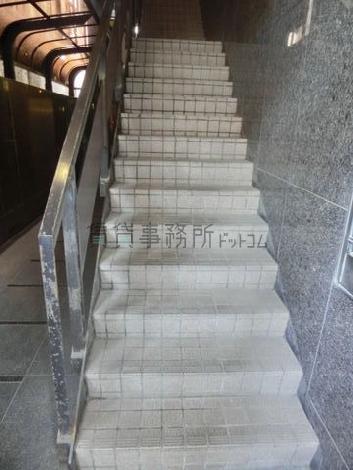 手摺の用意された階段口