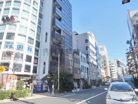 茅場町駅方面へアクセスする通り