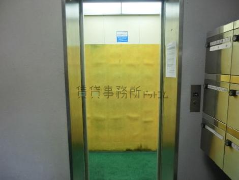 エレベーター内
