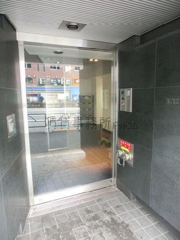 横幅のある自動扉です