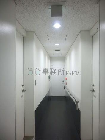 社員通用口です