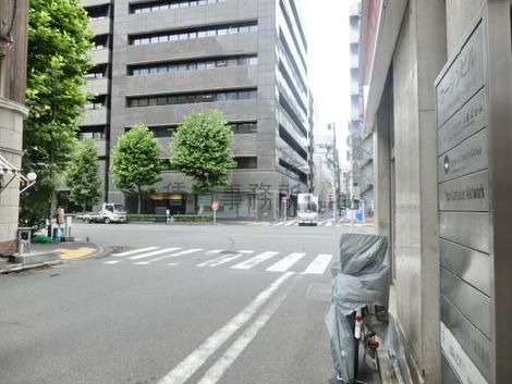 大きな通りへ連絡