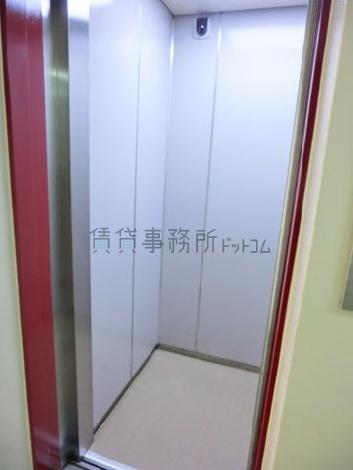 中に防犯カメラが設置されています