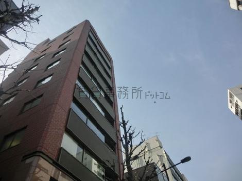 青空に映える素敵な外観