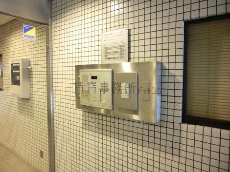 入り口部分にインターホンが完備されております