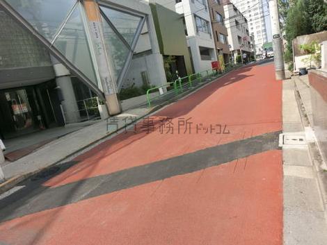 前面の道路です