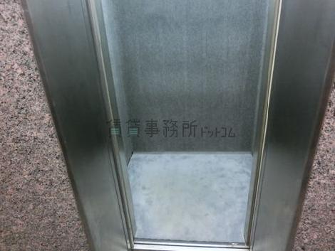 エレベーター内