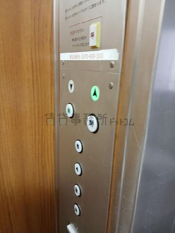 エレベーター操作ボタン