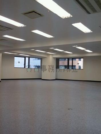白山麻の実ビルの室内