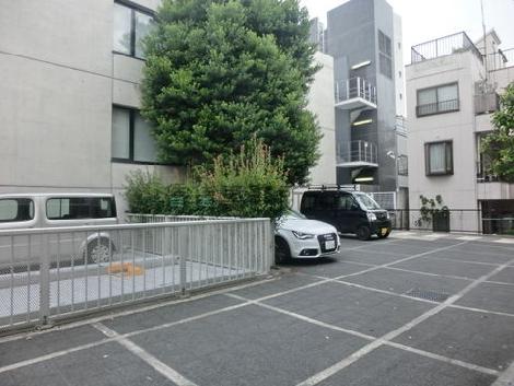 敷地内に駐車場あり