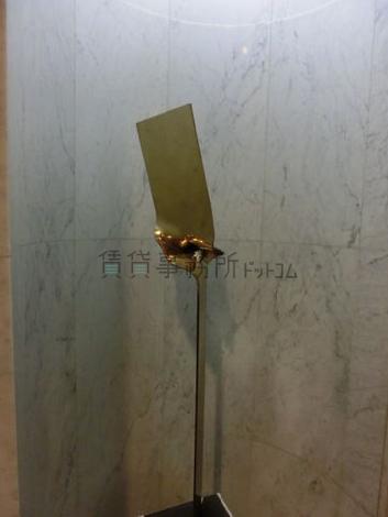 金のオブジェ