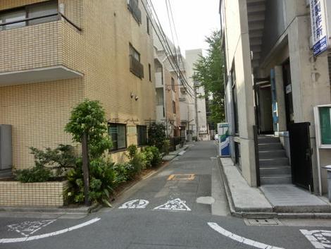 ３面が道路に面しています