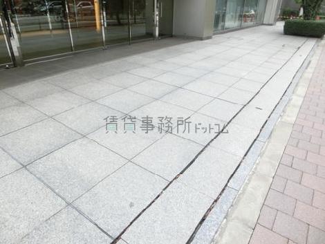 フラットな床面