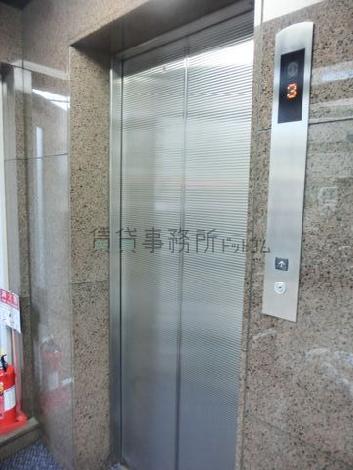 9人乗りが1台設置されています