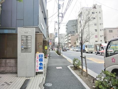 車通りの多いエリア