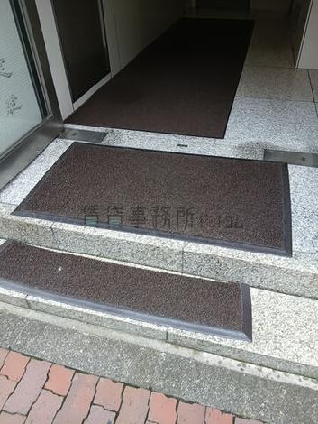 正面玄関前　段差