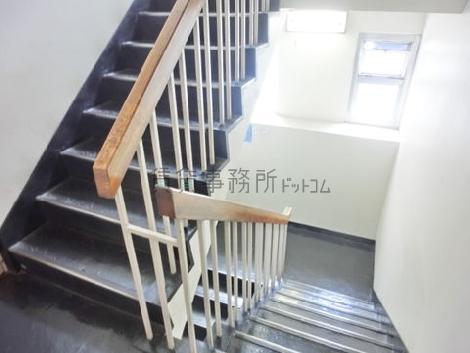 自然光の射し込む明るい空間