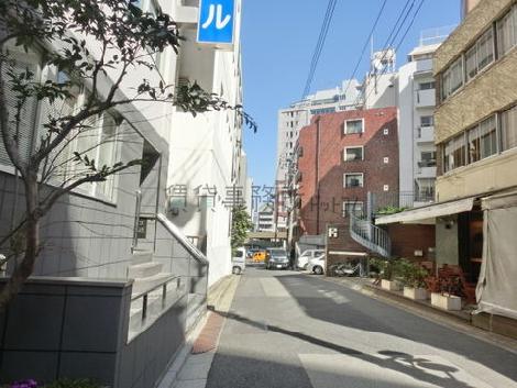 一方通行ですが車幅を広く設けてます