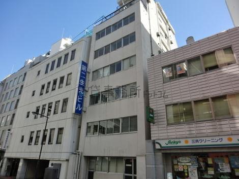 袖看板が目立ちます