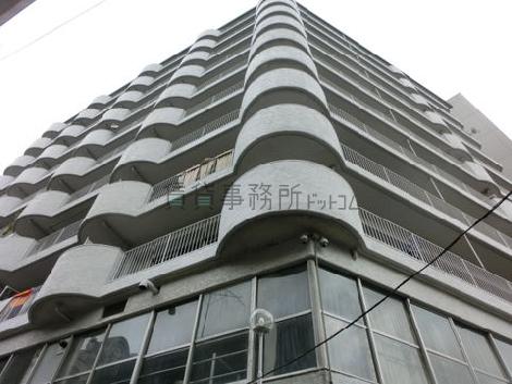 歩道から見上げた様子