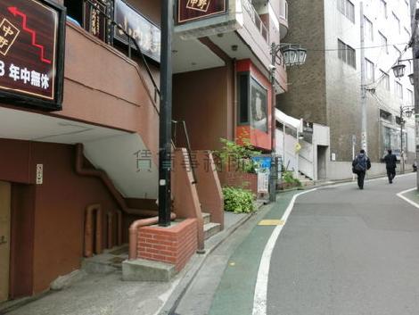 前面の道路です