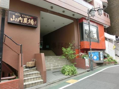 入口付近です