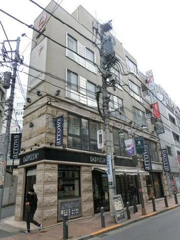 平凡立教前ビルの外観写真