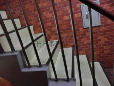 エントランス内に階段有
