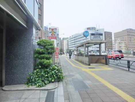 新富町駅目の前の立地
