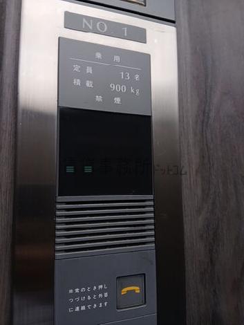 エレベーター１３名乗り