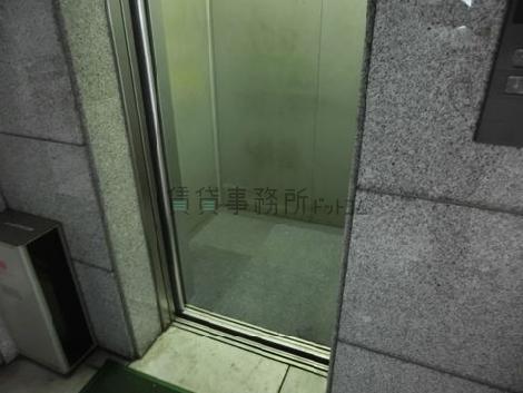 エレベーター内