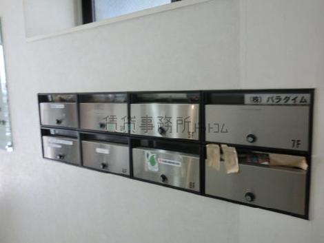 案内板脇に集合ポストがあります