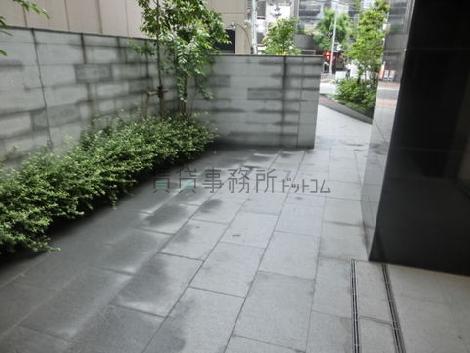 広々とした玄関前の空間です