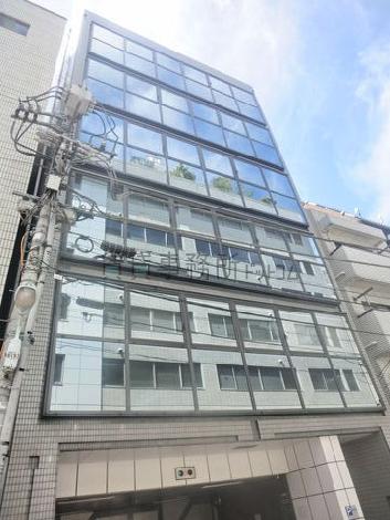 周辺の中でも一際目立つビルとなります