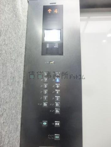 エレベーター内の操作盤