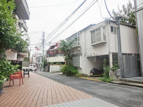 物件周辺は居住用建物が多くあります
