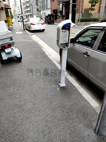 目の前に駐車場