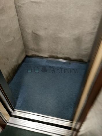 エレベーター内部です