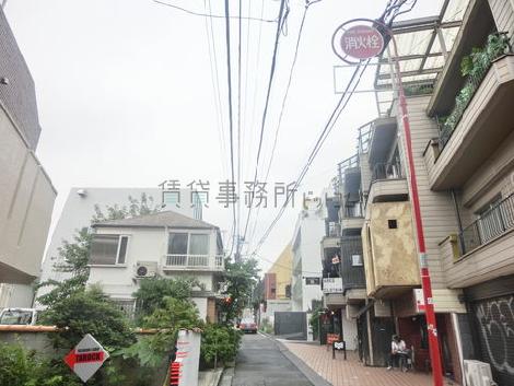 全面道路右側の様子です