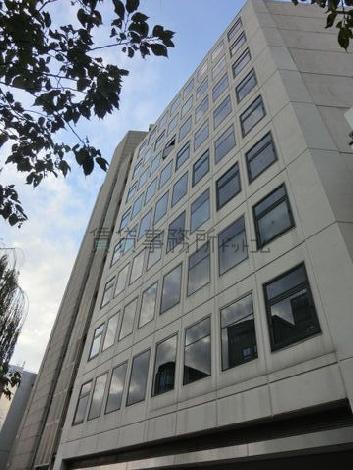 ２面に窓が設けられています